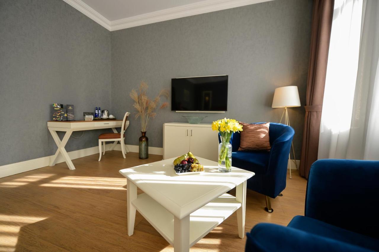 Royal Casino & Hotel Батуми Екстериор снимка