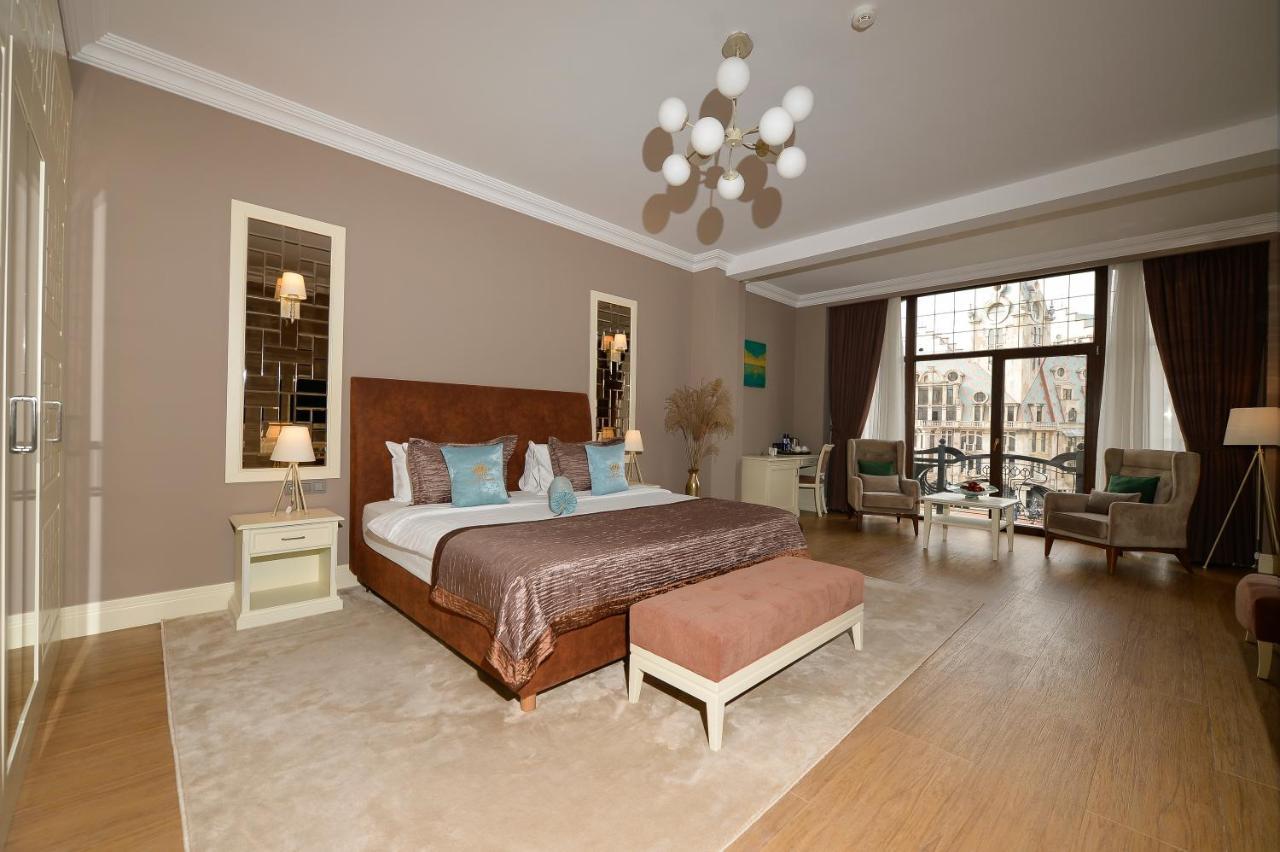 Royal Casino & Hotel Батуми Екстериор снимка