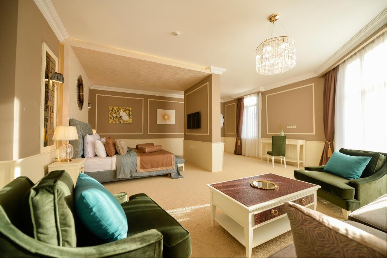 Royal Casino & Hotel Батуми Екстериор снимка