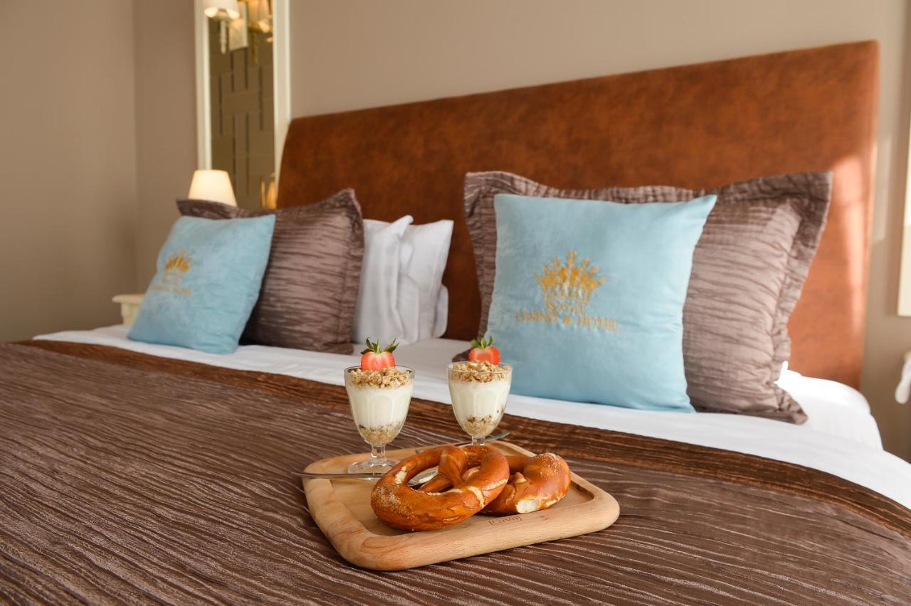 Royal Casino & Hotel Батуми Екстериор снимка