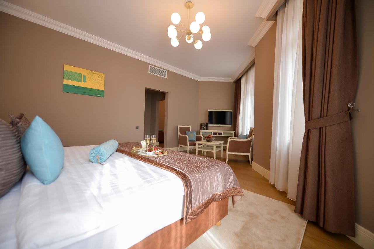 Royal Casino & Hotel Батуми Екстериор снимка