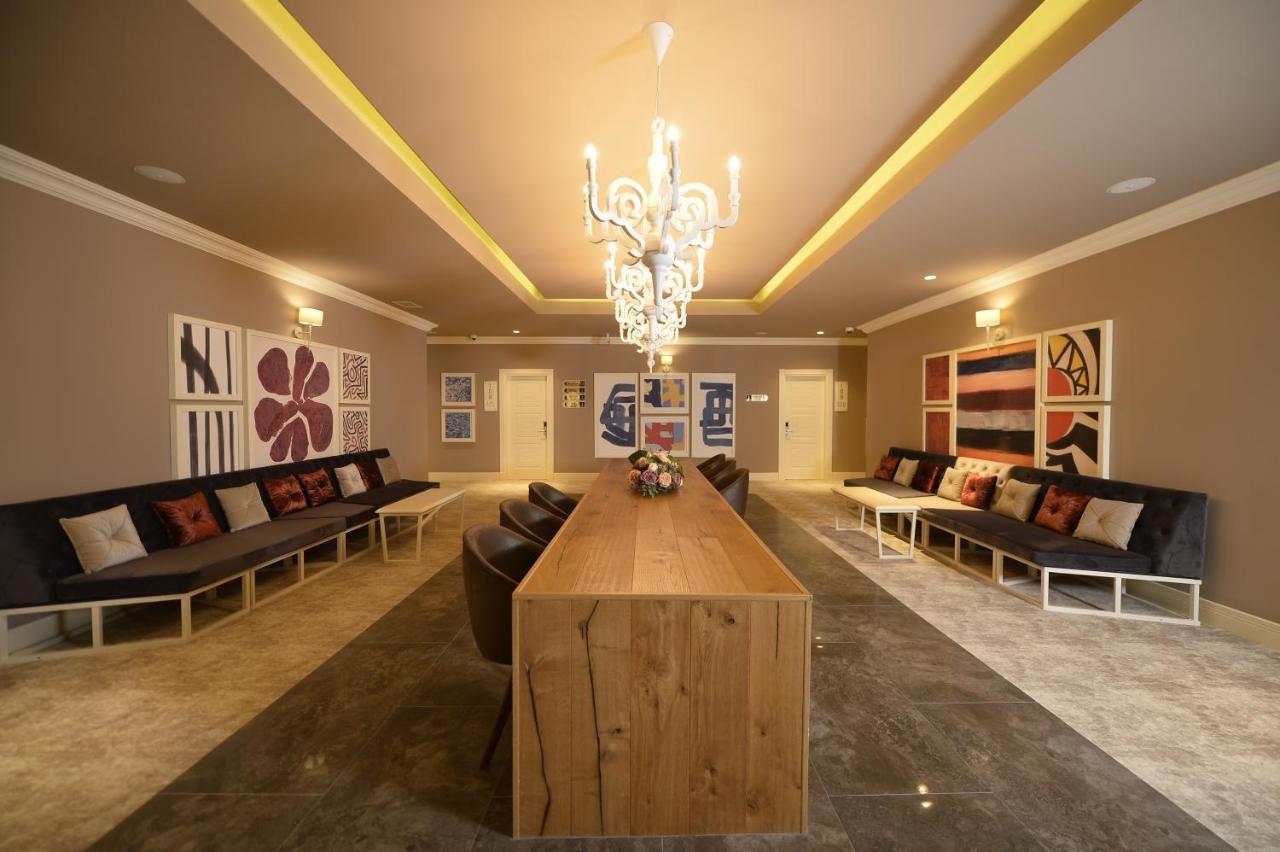 Royal Casino & Hotel Батуми Екстериор снимка