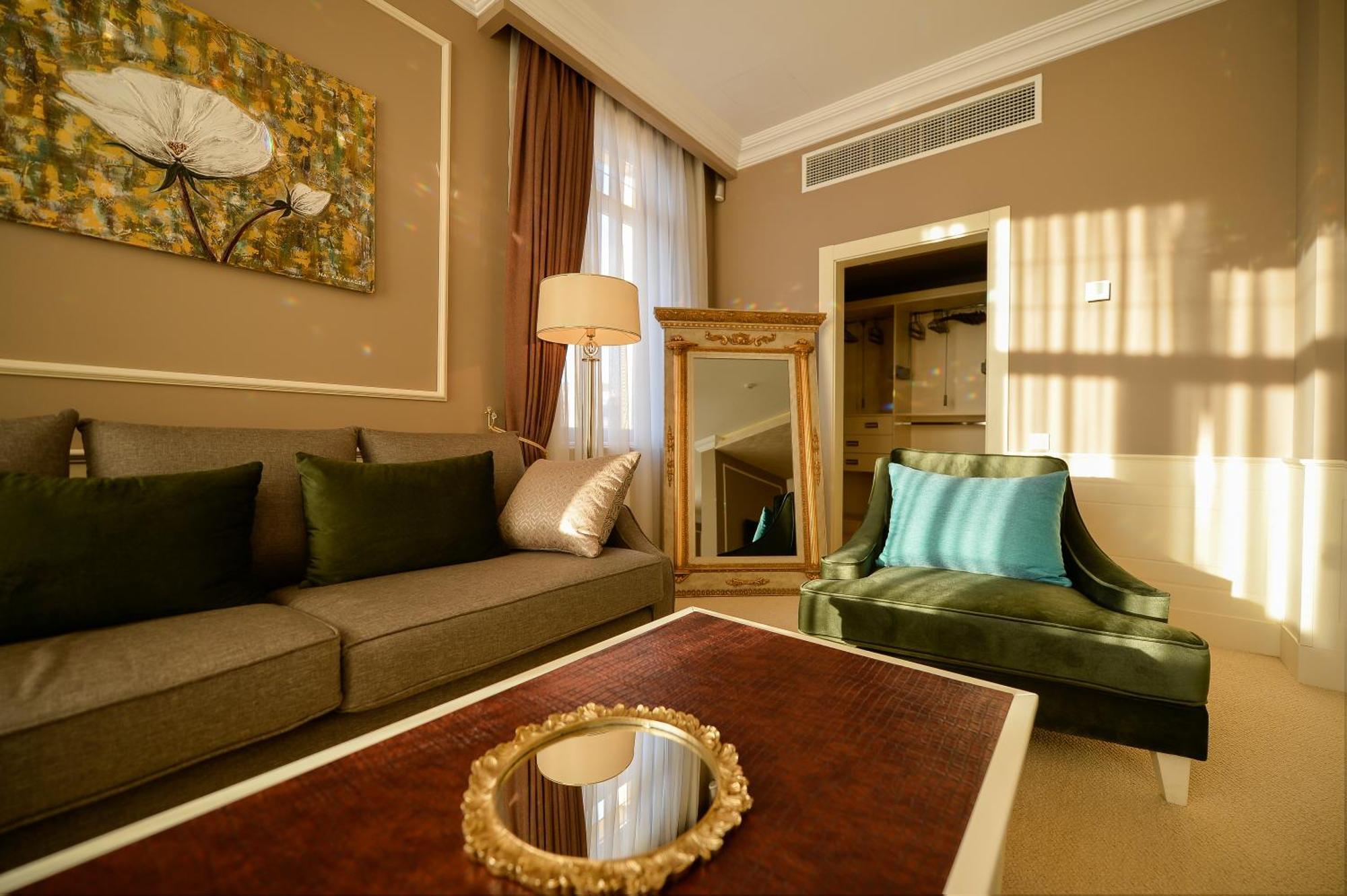 Royal Casino & Hotel Батуми Екстериор снимка