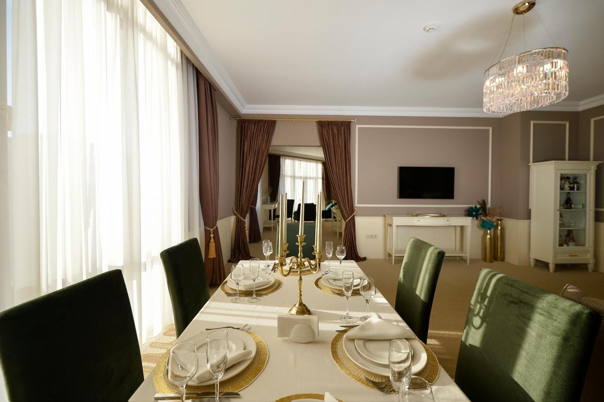 Royal Casino & Hotel Батуми Екстериор снимка